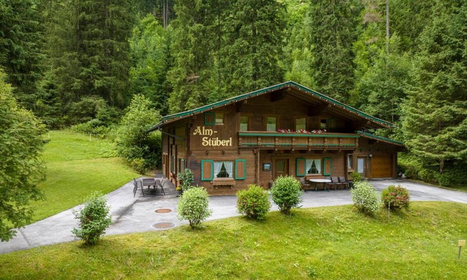 Brandberg Ski Chalet | Almstüberl - Schiestl's Ferienhütten