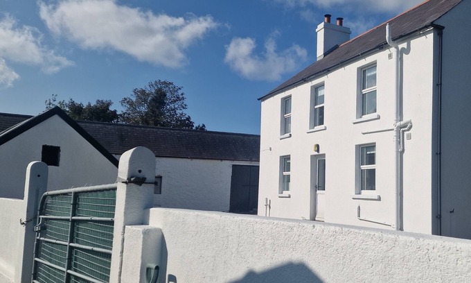 Dromore Other | Alpaca Farmhouse self catering with hot tub and alpaca experience included