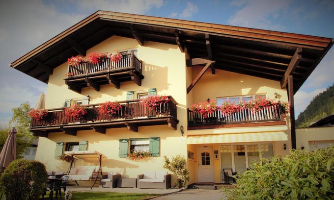 Seefeld in Tirol Apartment | Alpenlandhaus Menardi