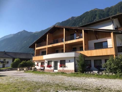 Racines Hotel | Alpenspitz Appartements - Garni - B&B