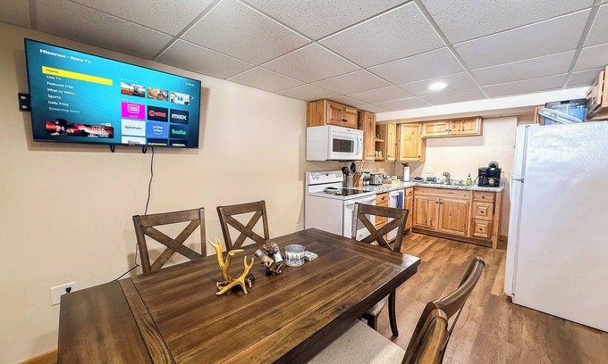 Bessemer Apartment | Alpine Horn Lodge Unit #3