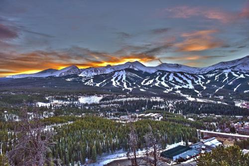 Breckenridge House | Alpine View Lodge: Stunning Mountain Home, Views