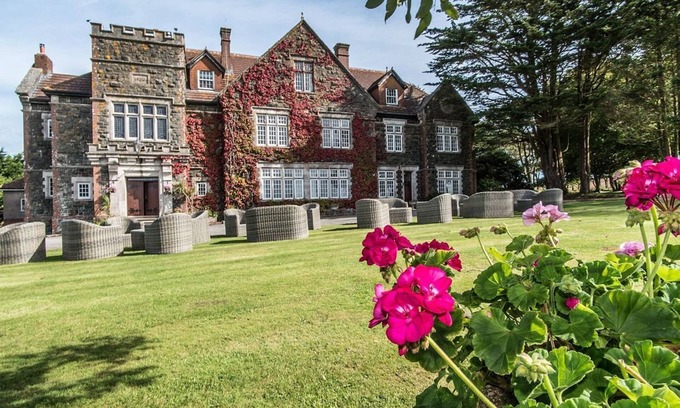 Newton Ferrers Cottage | ALSTON HALL, pet friendly, with pool in Battisborough Cross