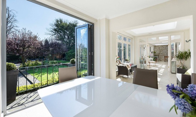 Putney House | ALTIDO Modern house w/ garden in Putney
