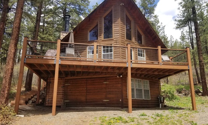 San Juan River Village Cabin | Altitude Adjustment cabin near Wolf Creek - pet friendly