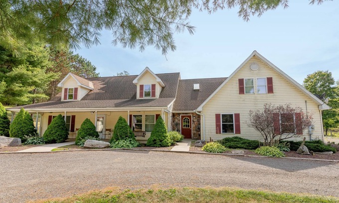 Accident House | Alvie House: Lake Area, Fire Pit, Fireplaces!