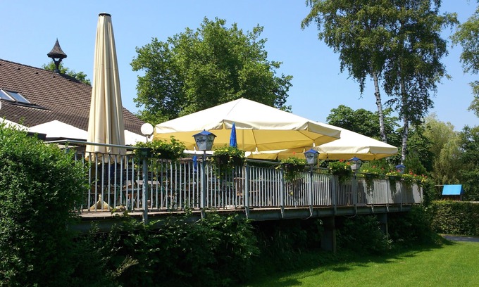 Seekirchen am Wallersee House | Am See 90 mobile homes on Lake Wallersee