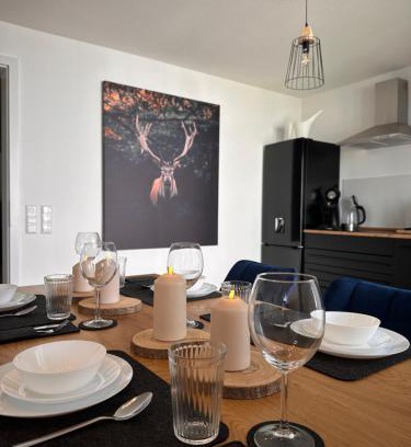 Elgersweier Apartment | AMAO Indigo - Rollstuhlgerechte Suite - 62 qm - Balkon & Tiefgarage - Aufzug - Nähe Messe - bis 10 Pers 2Whg