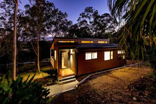 Eatons Hill House | Amara Grove Brisbane Cottage - Come Home to Calm