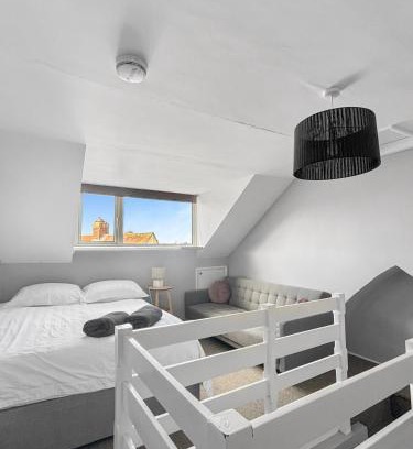 Grantham Apartment | Amaya Four - Sleeps 5 - 1 bed apartment - Newly renovated- Close to town centre -Grantham