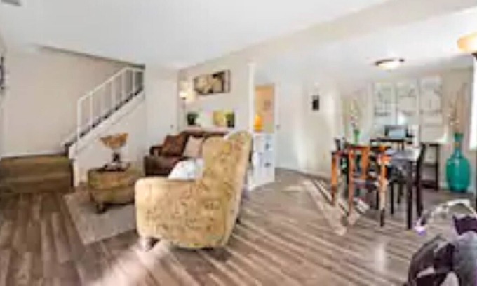 Southeast House | Amazing 2-Bed Townhome w/Garage in DTC