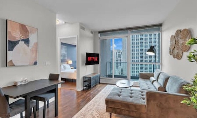 Niagara Hotel | Amazing 2BR - Pool|Gym|Sauna|Hot Tub|Free Parking|CN Tower View