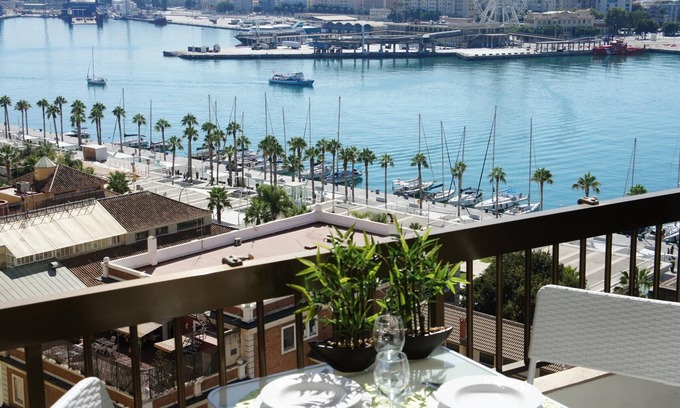 La Malagueta Apartment | Amazing 4-bedroom penthouse near the sea in Málaga