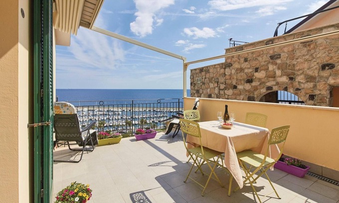 Cavi Apartment | Amazing apartment in santo stefano (im)