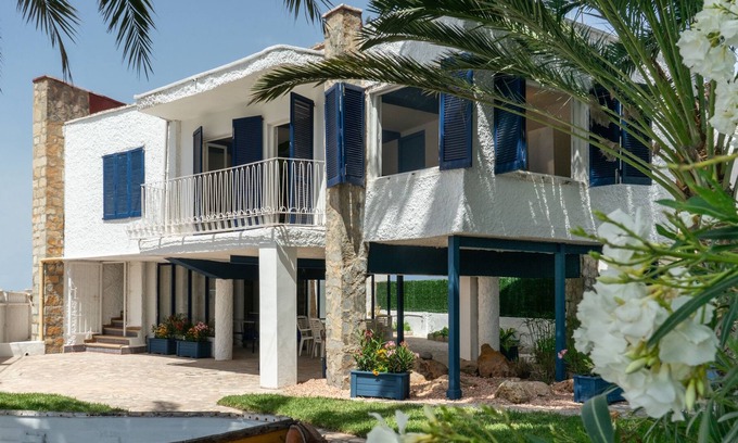 Santa Pola Villa | Amazing Beach Villa In Santa Pola Up to 8 Guests