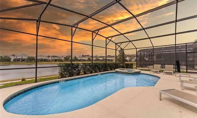 Kissimmee Resort | AMAZING BELLA VIDA RESORT 270BD-5 BEDROOMS - 5 BATHROOMS - 10 GUESTS- LAKE VIEW