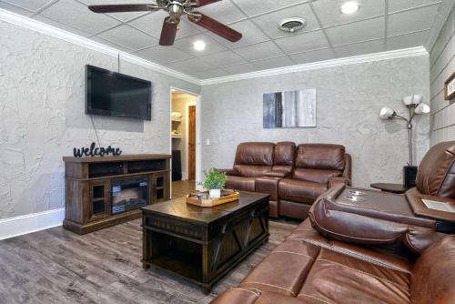 Statesboro House | Amazing Cottage - Located on Blue Mile - Close to GSU!