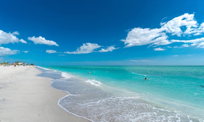 Englewood House | Amazing Gulf Beaches, Dearborn street min away. Heated Pool w/Palm trees, Lanai