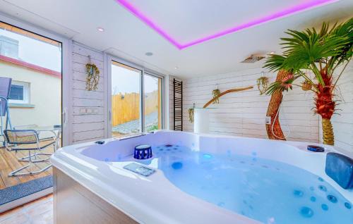 Neuilly-le-Vendin House | Amazing Home In Neuilly Le Vendin
