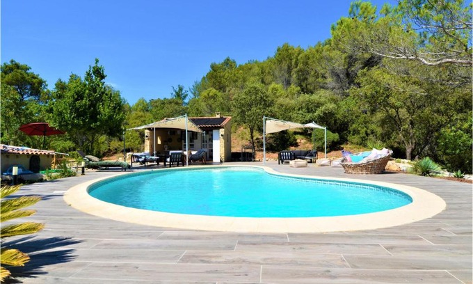 Lafare House | Amazing Home In Lafare With Kitchen