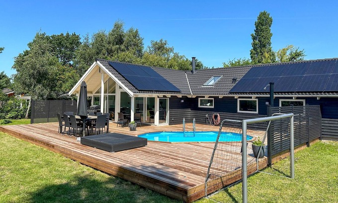 Kramnitse House | Amazing home in Rødby with sauna