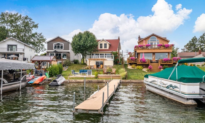 Lake Fenton House | Amazing lake front home on all sports Lake Fenton