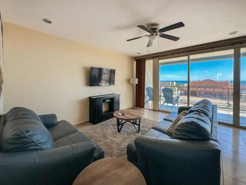 Las Conchas House | Amazing Location Close to it all Great Price