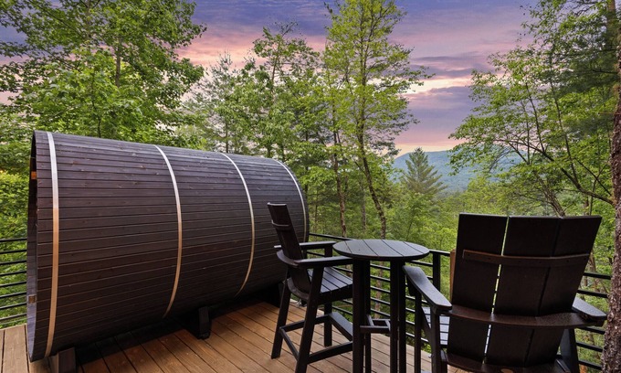 Hidden Lake Cabin | Amazing Luxe Treehouse! New Sauna! Kid's utopia! Paradise!