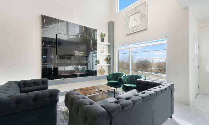 Southeast Edmonton House | Amazing Modern Home, in Southeast Edmonton.