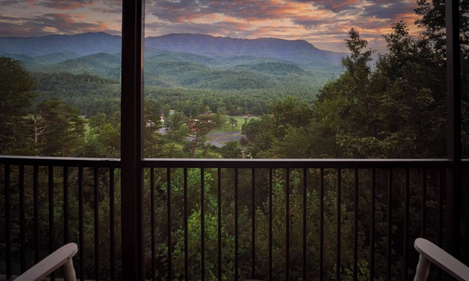 Pittman Center Condo | Amazing Mountain and Golf Course Views