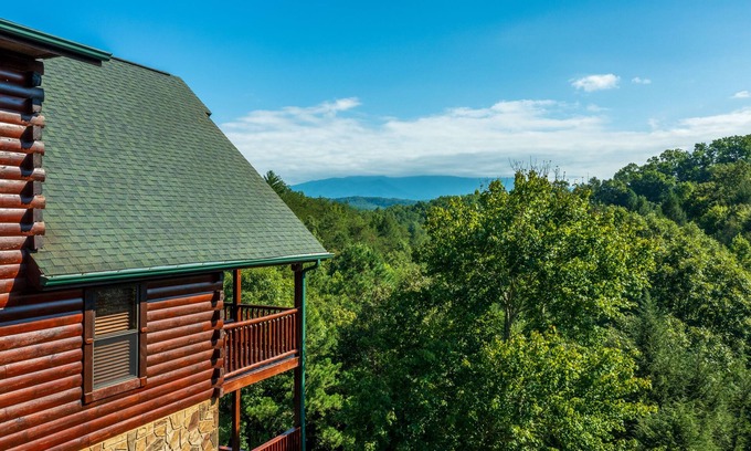 Sevierville Cabin | AMAZING RATES AND VIEWS! FIREPIT! VERY CLEAN! 350 FIVE STAR REVIEWS!