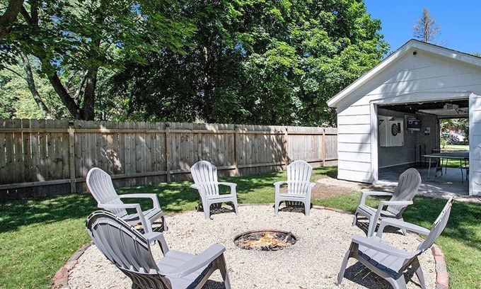 Saint Joseph House | Amazing Southshore Retreat * Game Room & Fire pit