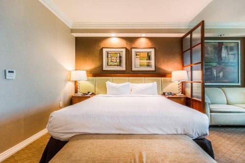 Las Vegas House | Amazing Studio No resort Fee Free Parking Strip View MGM 4607