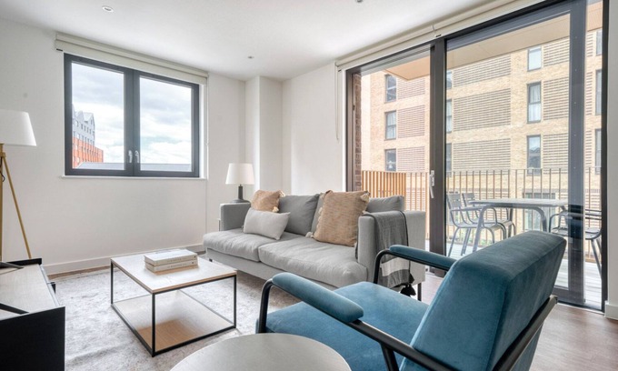 William Morris Apartment | Amazing Walthamstow 2BR w/Gym, Lounge & Concierge nr Tube, by Blueground