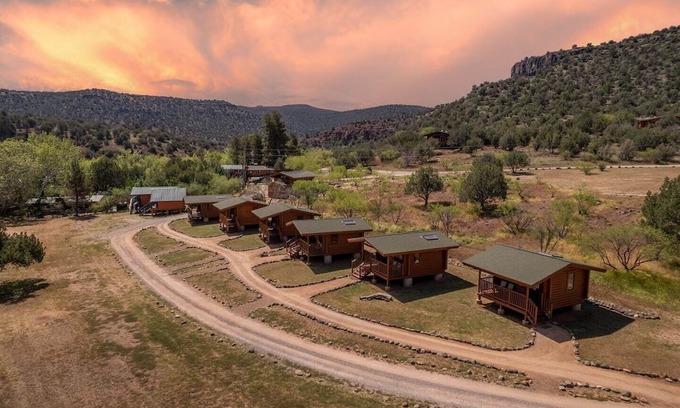 Cornville Cabin | Amazonite Cabin: Relaxing Haven by the Creek