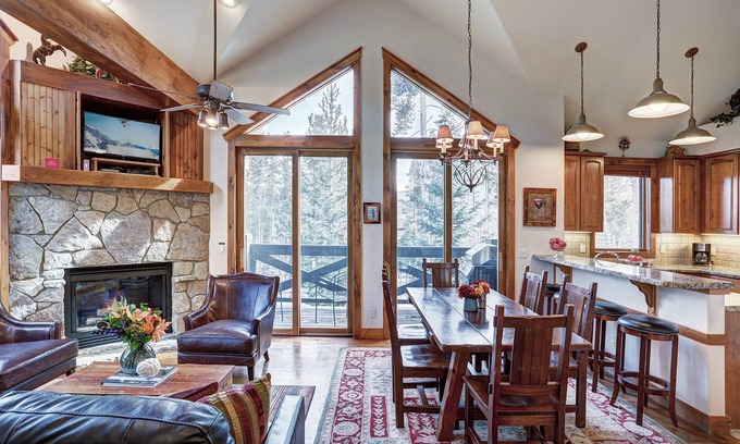 Four O'Clock Condo | Amber Sky - Ski-In/Ski-Out by RedAwning