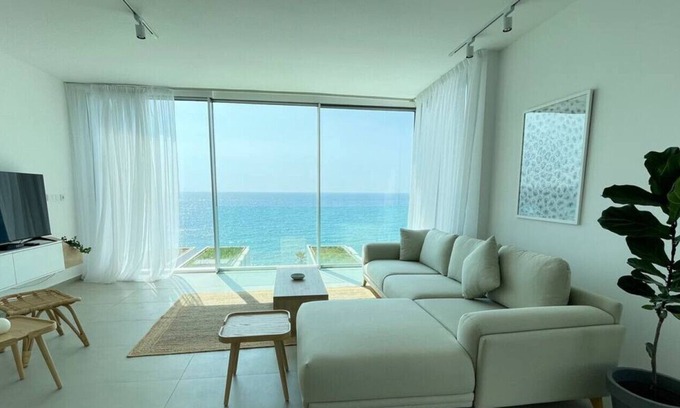Aamchit Ski Chalet | Amchit Bay Beach Residences 2BR Rooftop w/ Jaccuzi