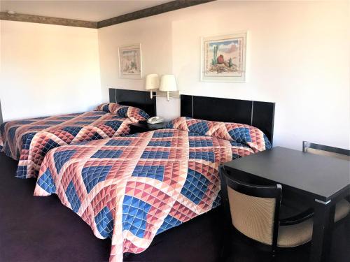 La Mesa Hotel | American Inn & Suites