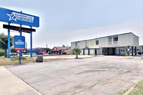 Oak Park - Northwood Hotel | Americas Best Value Inn San Antonio Airport South