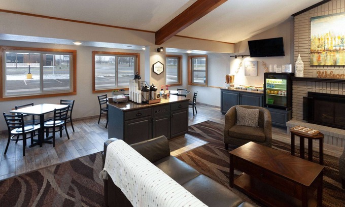 New Richmond Hotel | AmericInn by Wyndham New Richmond
