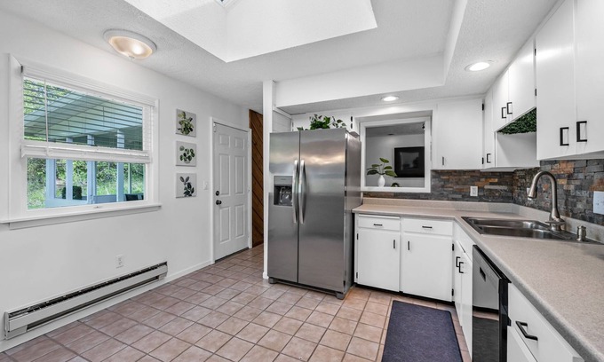 Amherst House | Amherst Oasis: Ideal Location Near Oberlin College & Cedar Point! 3 Beds 2 Bath