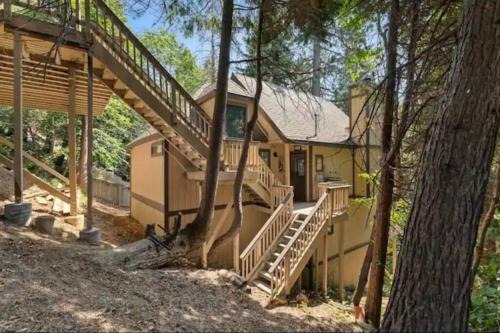 Arrowhead Villas House | Among the Pines, BBQ & 2 Patios, Incredible View