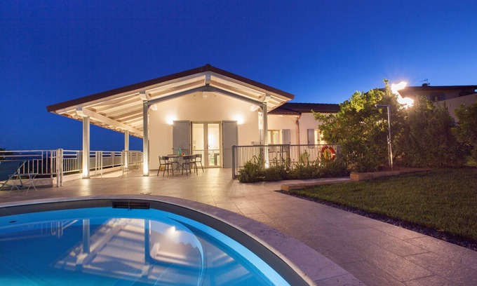 Campagnatico Villa | AMORE RENTALS - Ambretta Villa with Private Pool, Garden and Barbecue