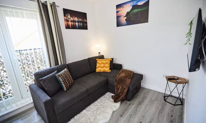 Everton Apartment | Ampee Guest Suite-Free Parking