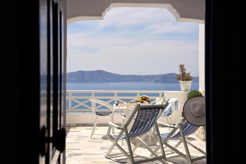 Fira Apartment | Amphitheater Cave Houses