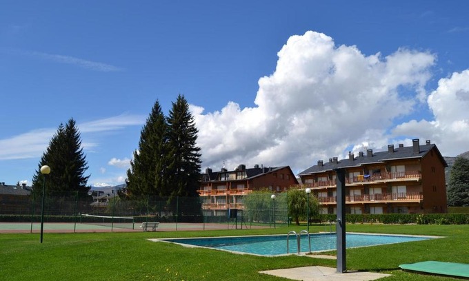 Llivia Apartment | Amplio apartamento con piscina en Llívia