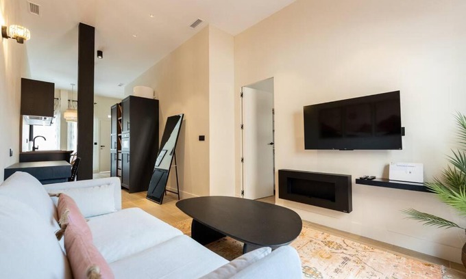 Almenara Apartment | Amplio y cómodo apartamento cerca Plaza Castilla