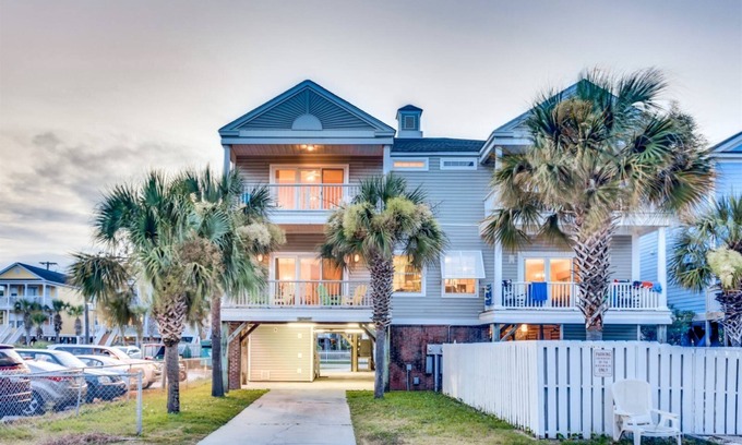 Surfside Beach House | An Amazing Surfside Beach Escape