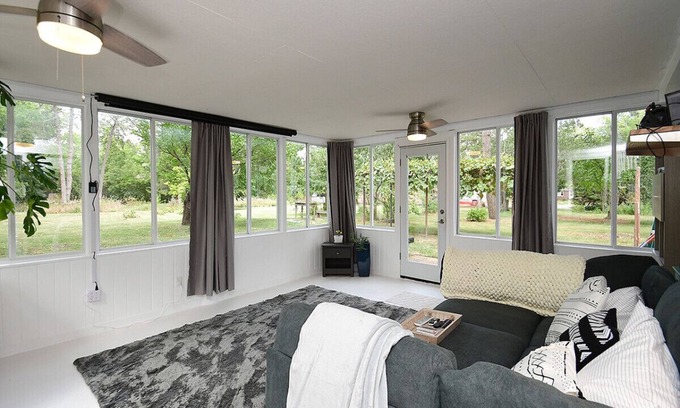 Lincoln House | An orchard acreage in the heart of the city!