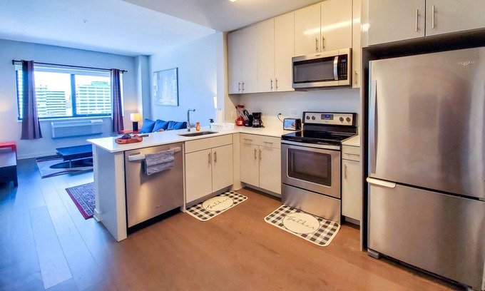 The Waterfront Apartment | An upscale Jersey unit with all amenities to make this summer an enjoyable one.